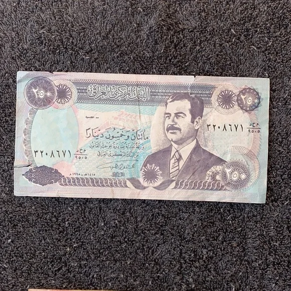 Iraq Circulated 250 Dinar Bank Note and a Circulated Honduran Paper Money Bill - Picture 4 of 13